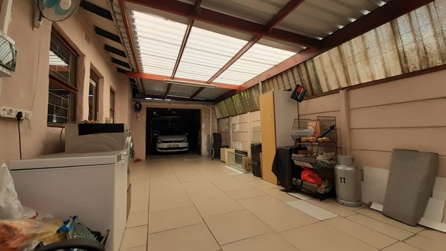 4 Bedroom Property for Sale in Wetton Western Cape